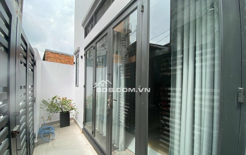 Bán nhà sát căn mặt tiền đường Tỉnh Lộ 10, DT 63m2, xây mới 1 trệt, 1 lầu